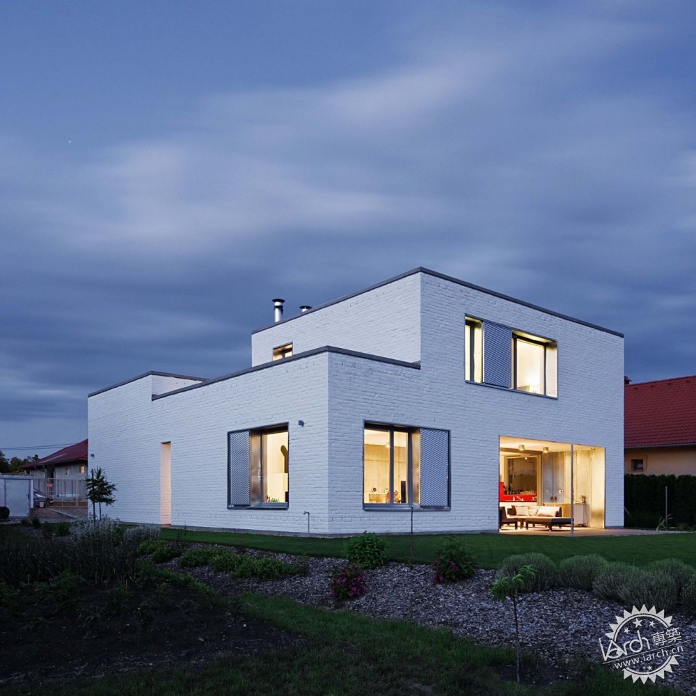 House in Dunaujvaros / ZSK Architects3ͼƬ