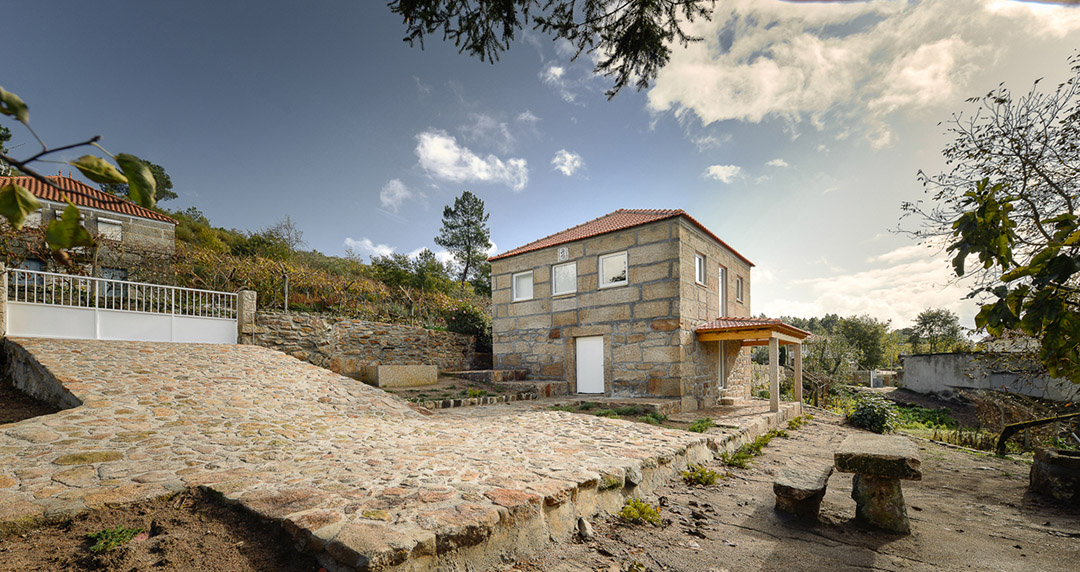 Wood Structure Inside Stone Walls / Corpo Atelier2ͼƬ