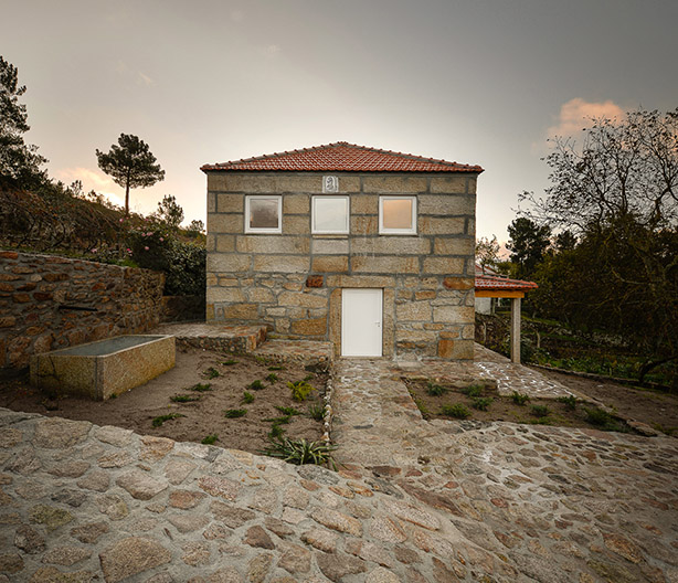 Wood Structure Inside Stone Walls / Corpo Atelier3ͼƬ