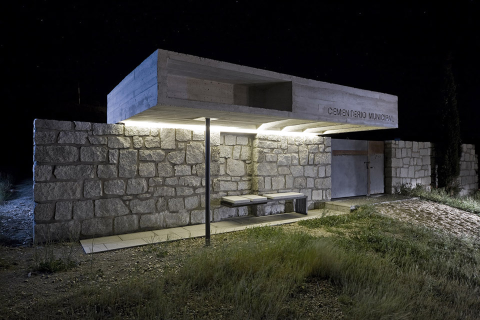 Access And Columbarium In Robregordos Cemetery / MUKA Arquitectura11ͼƬ