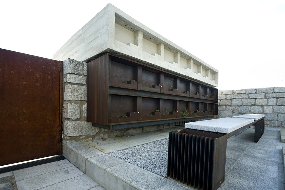 Access And Columbarium In Robregordos Cemetery / MUKA Arquitectura8ͼƬ