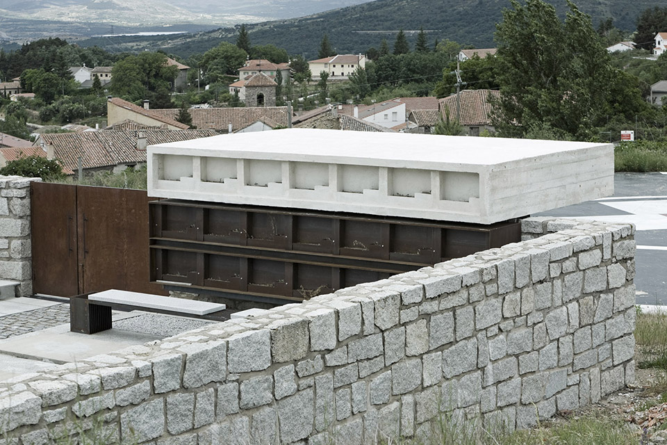 Access And Columbarium In Robregordos Cemetery / MUKA Arquitectura2ͼƬ