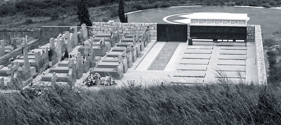 Access And Columbarium In Robregordos Cemetery / MUKA Arquitectura12ͼƬ