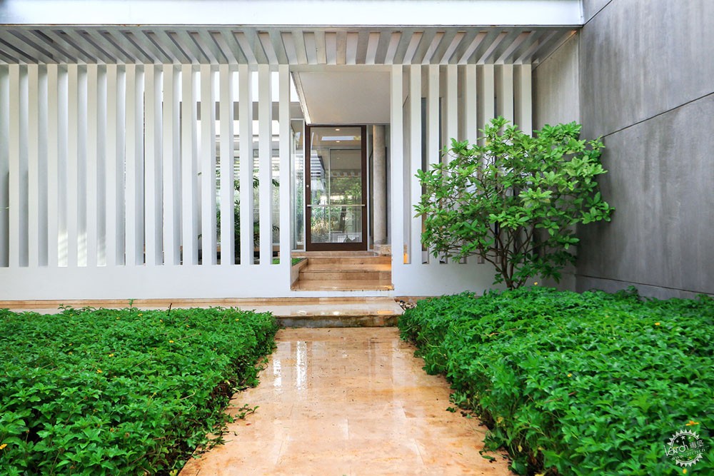 現代而質樸，舒適而自然的綠色可持續住宅第10張圖片