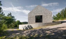 Compact Karst House / dekleva gregoric arhitekti