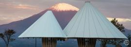 让整座富士山甘愿当背景的建筑——伞之丘