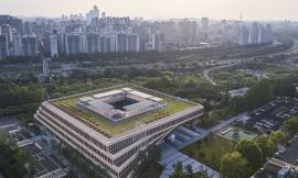 大型建筑亦可掩身于自然 | 韩国国民议会通讯大楼