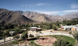 低成本、小干预：智利矿业区中的圆形乡野广场