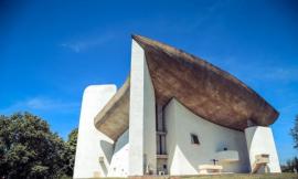 永不落幕的经典：朗香教堂，向上帝借光 | Le Corbusier